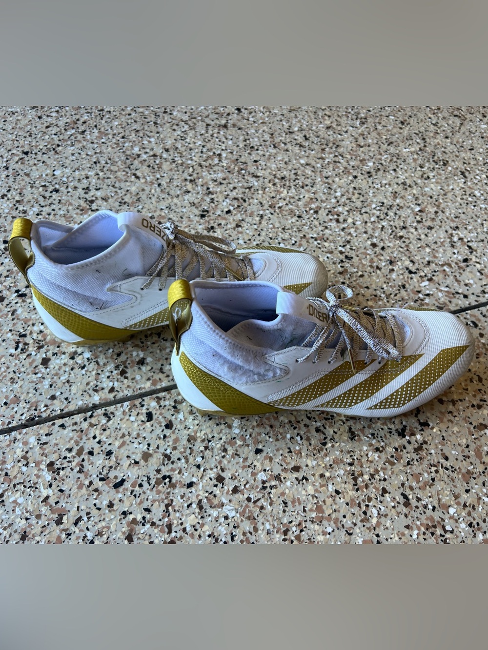 Adidas Football Cleats l White and Gold Men's 10 Sneakers shoes
